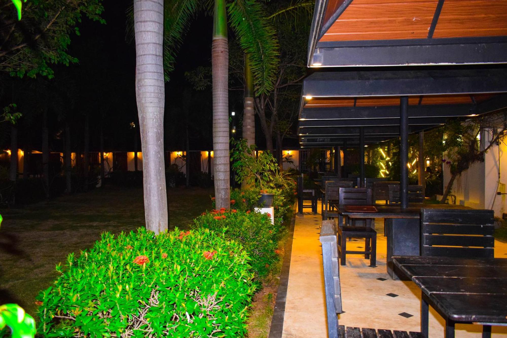 Hotel Green Garden Triquinimale Exterior foto
